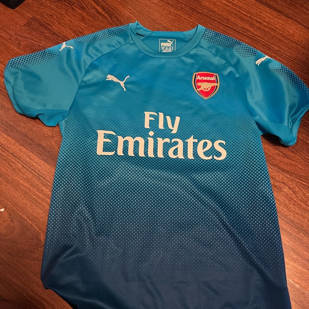 Arsenal 17-18 Third Jersey